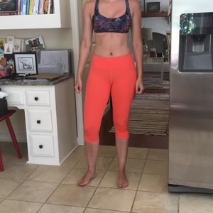 NWT Lululemon orange Sun Runner crops